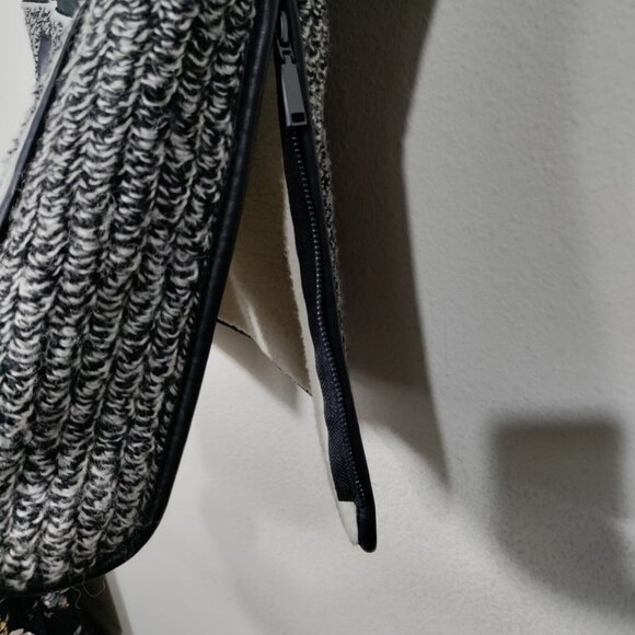 T‎ Tahari Black Faux Leather Vest Size Small - Picture 9 of 11